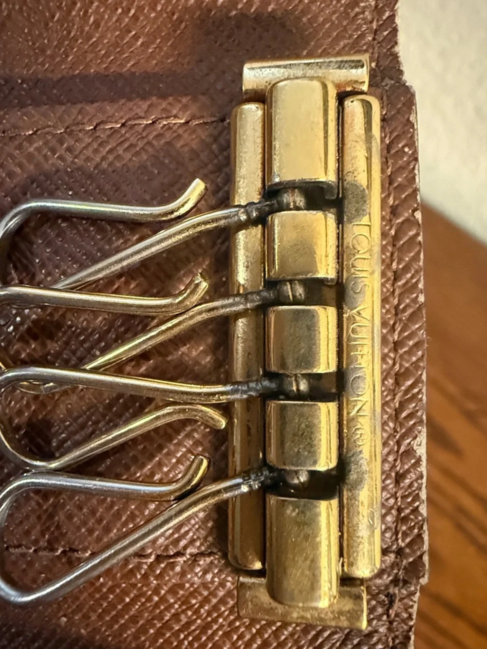 Authentic Louis Vuitton Monogram 4 Key Case Holder CT1116